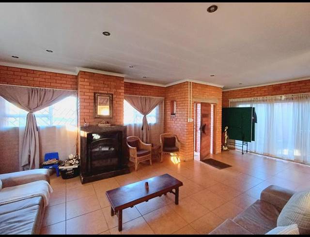 7 BEDROOM HOUSE FOR SALE IN LAUDIUM